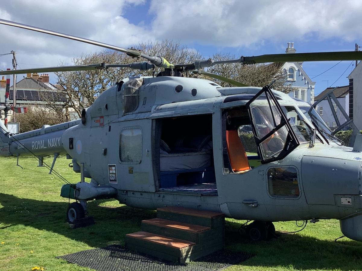 Haelarcher Farmhouse And Helicopter B&B リザード エクステリア 写真