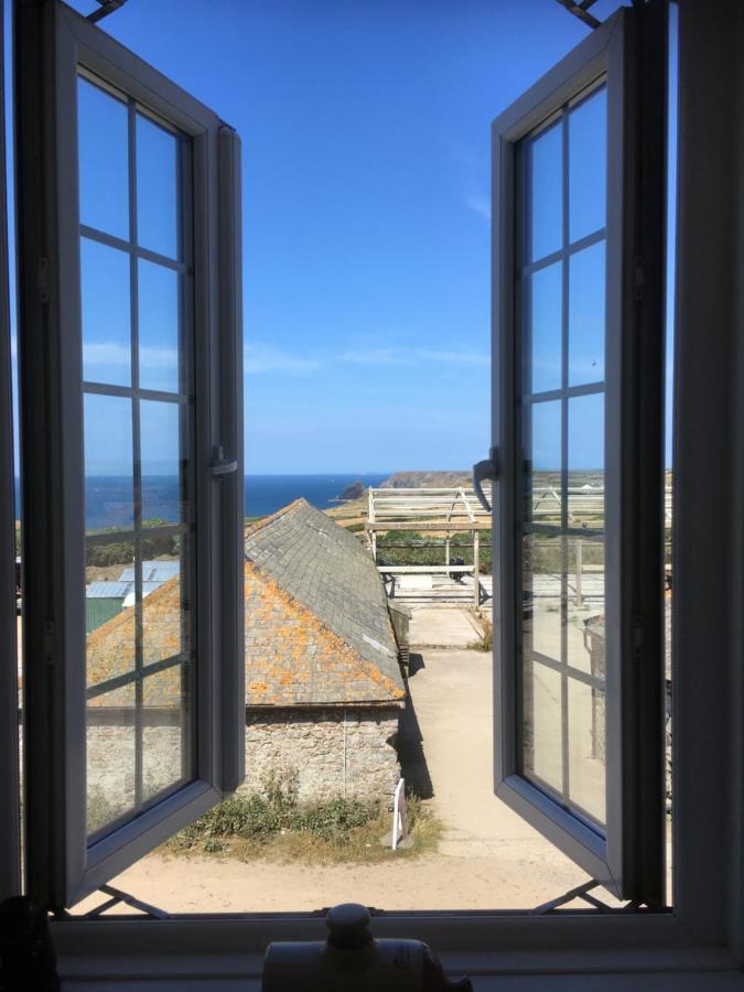 Haelarcher Farmhouse And Helicopter B&B リザード エクステリア 写真